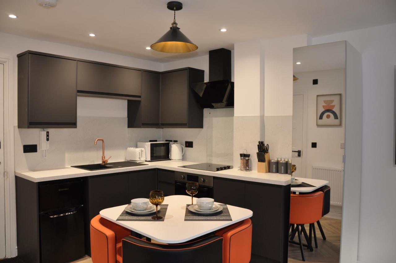 Luxury Studio- Mk Central- 5 Mins Drive To Train Station-Direct Trains To London, Birmingham Милтън Кейнс Екстериор снимка