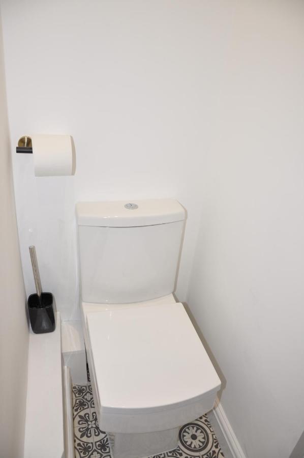 Luxury Studio- Mk Central- 5 Mins Drive To Train Station-Direct Trains To London, Birmingham Милтън Кейнс Екстериор снимка